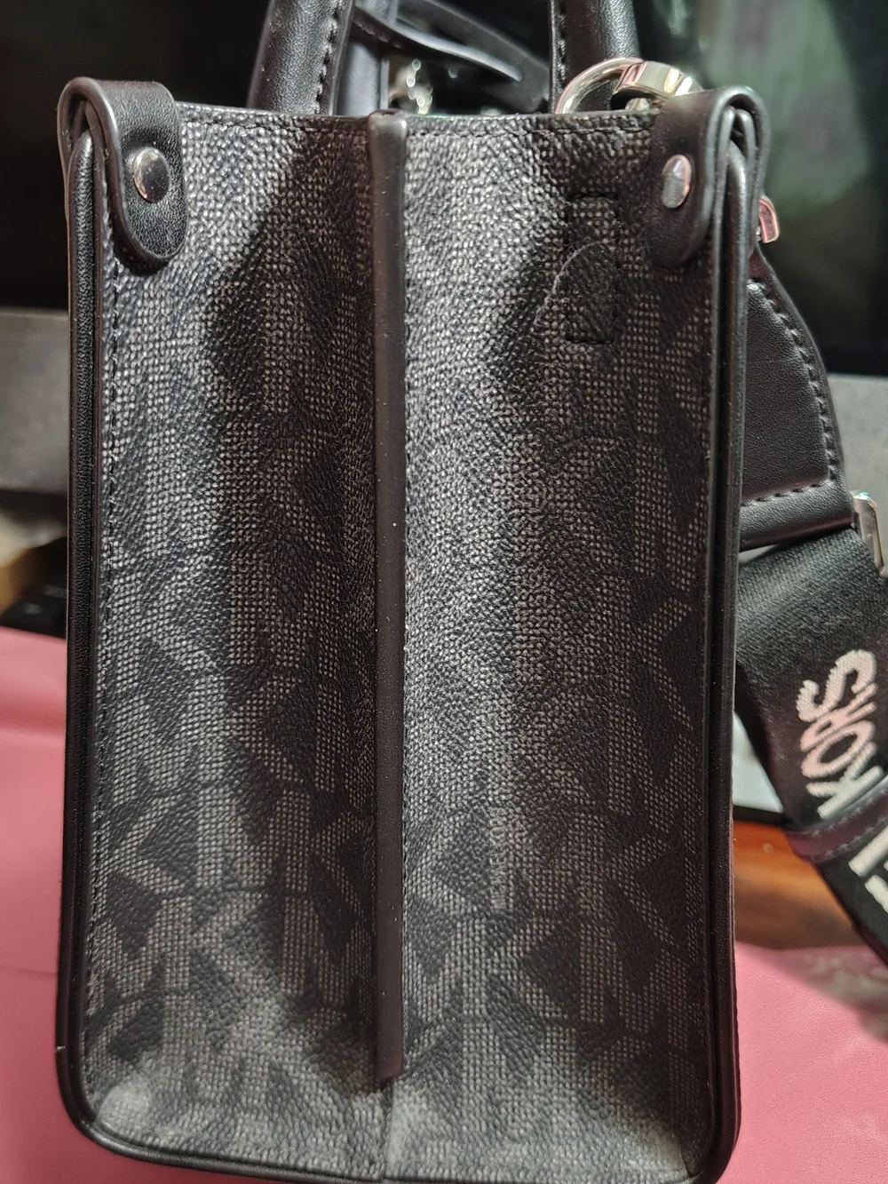 MICHAEL KORS Black Signature Logo Tote Bag with Branded Strap